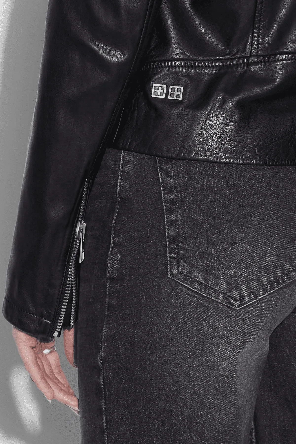 AMPLIFY LEATHER JACKET BLACK